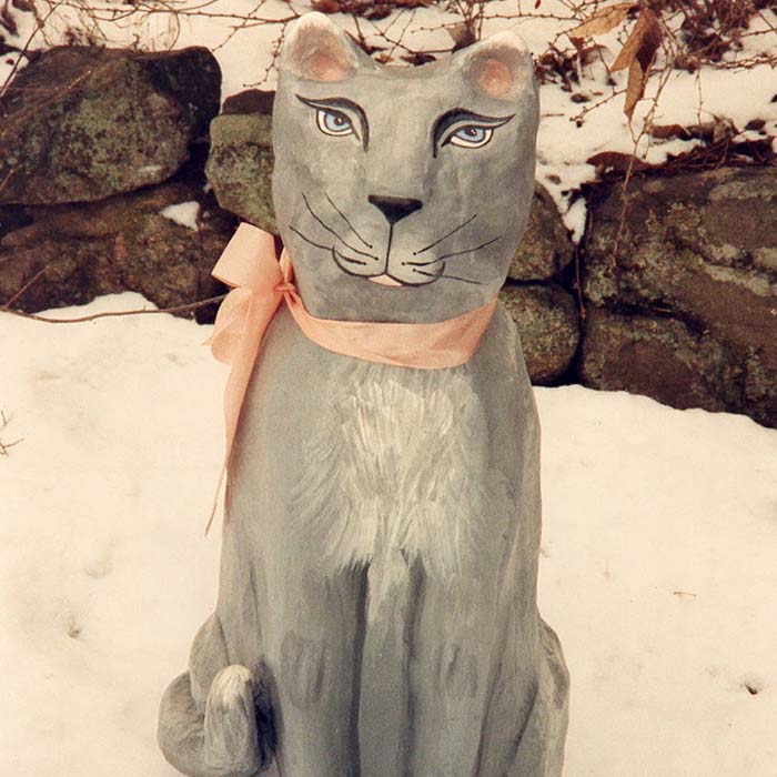 cat sculpture with pink bow.